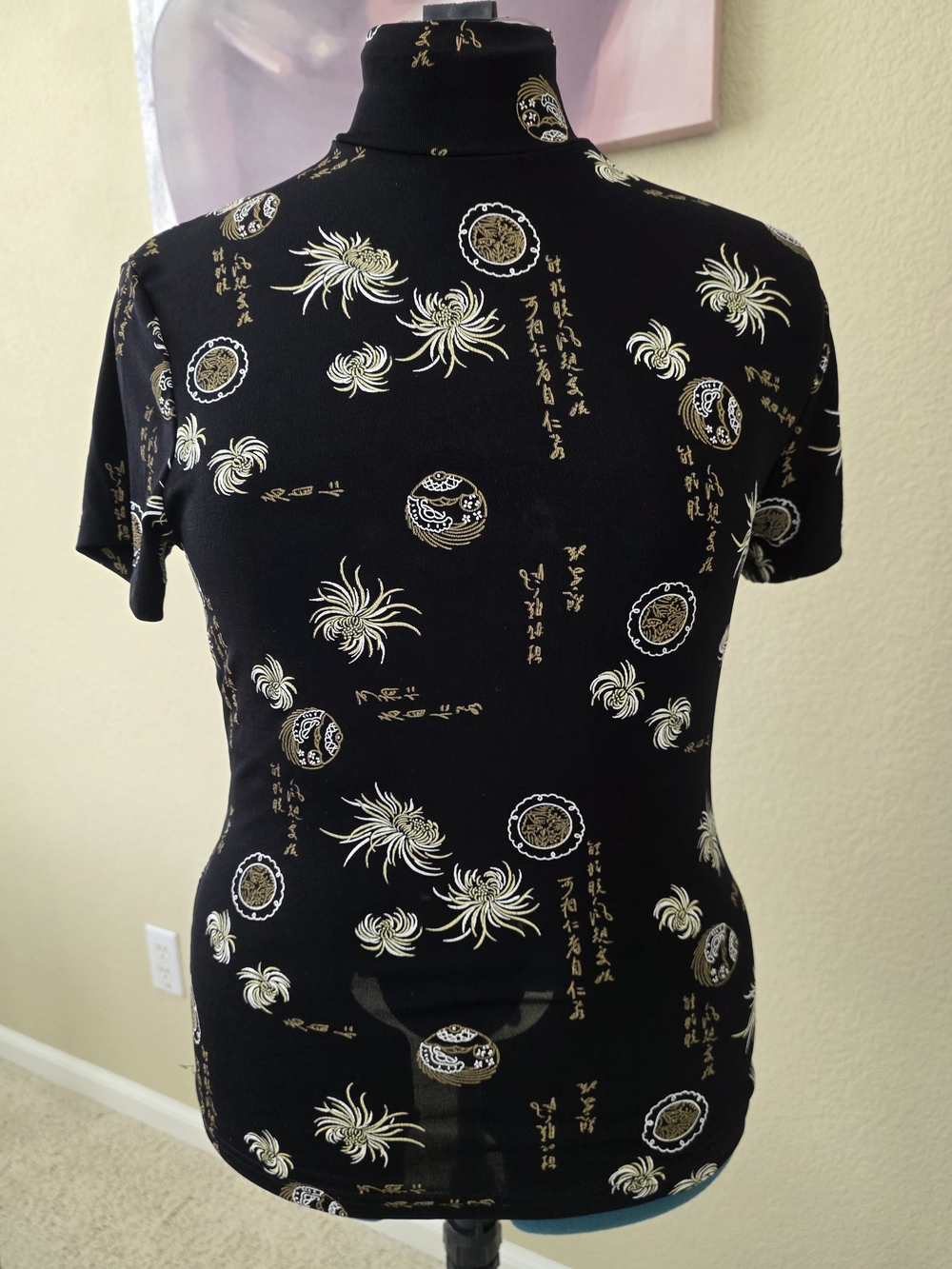 Vintage-Inspired Black Floral Print Turtleneck Top